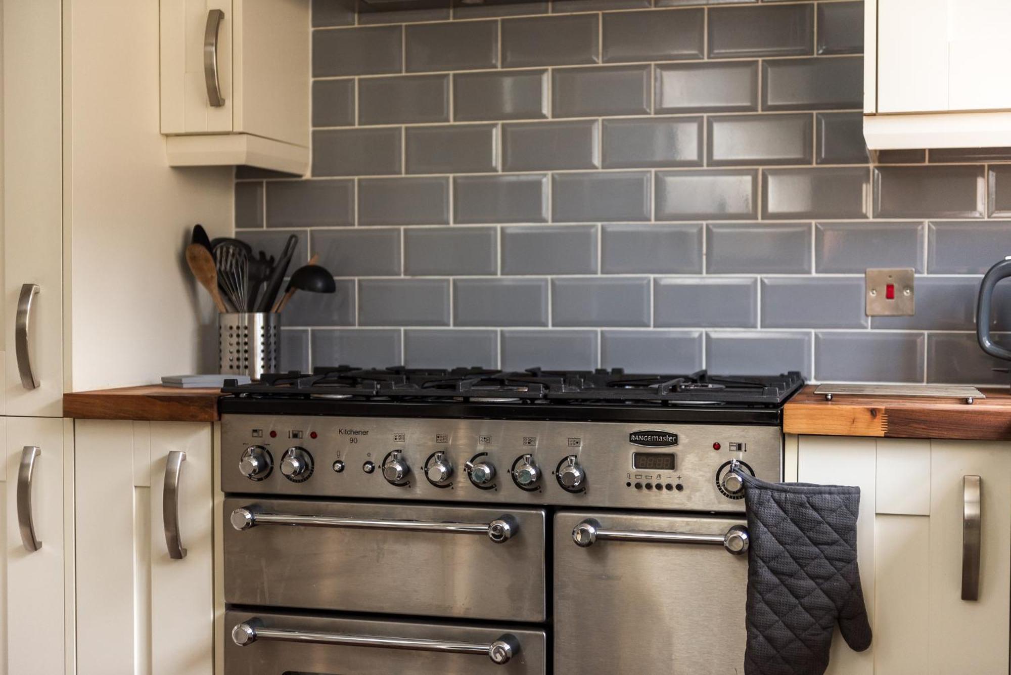 Cosy Roseburn Apartment, Edinburgh - 2 Bedrooms, Free Parking エクステリア 写真