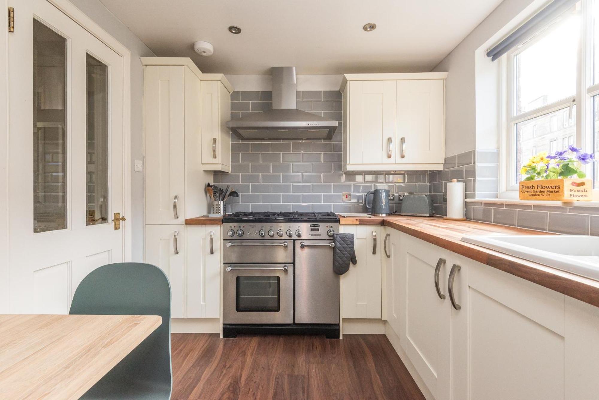 Cosy Roseburn Apartment, Edinburgh - 2 Bedrooms, Free Parking エクステリア 写真
