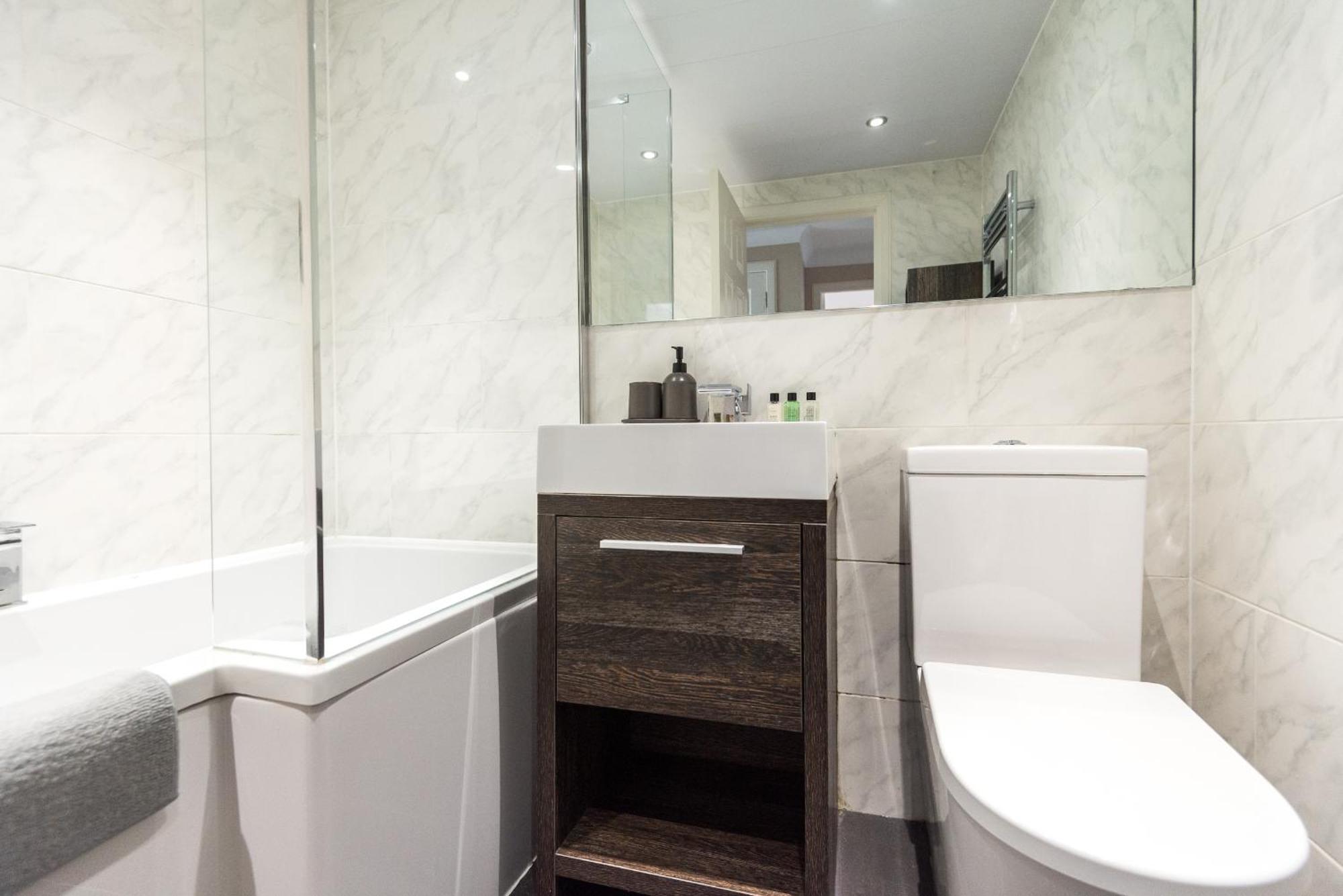 Cosy Roseburn Apartment, Edinburgh - 2 Bedrooms, Free Parking エクステリア 写真
